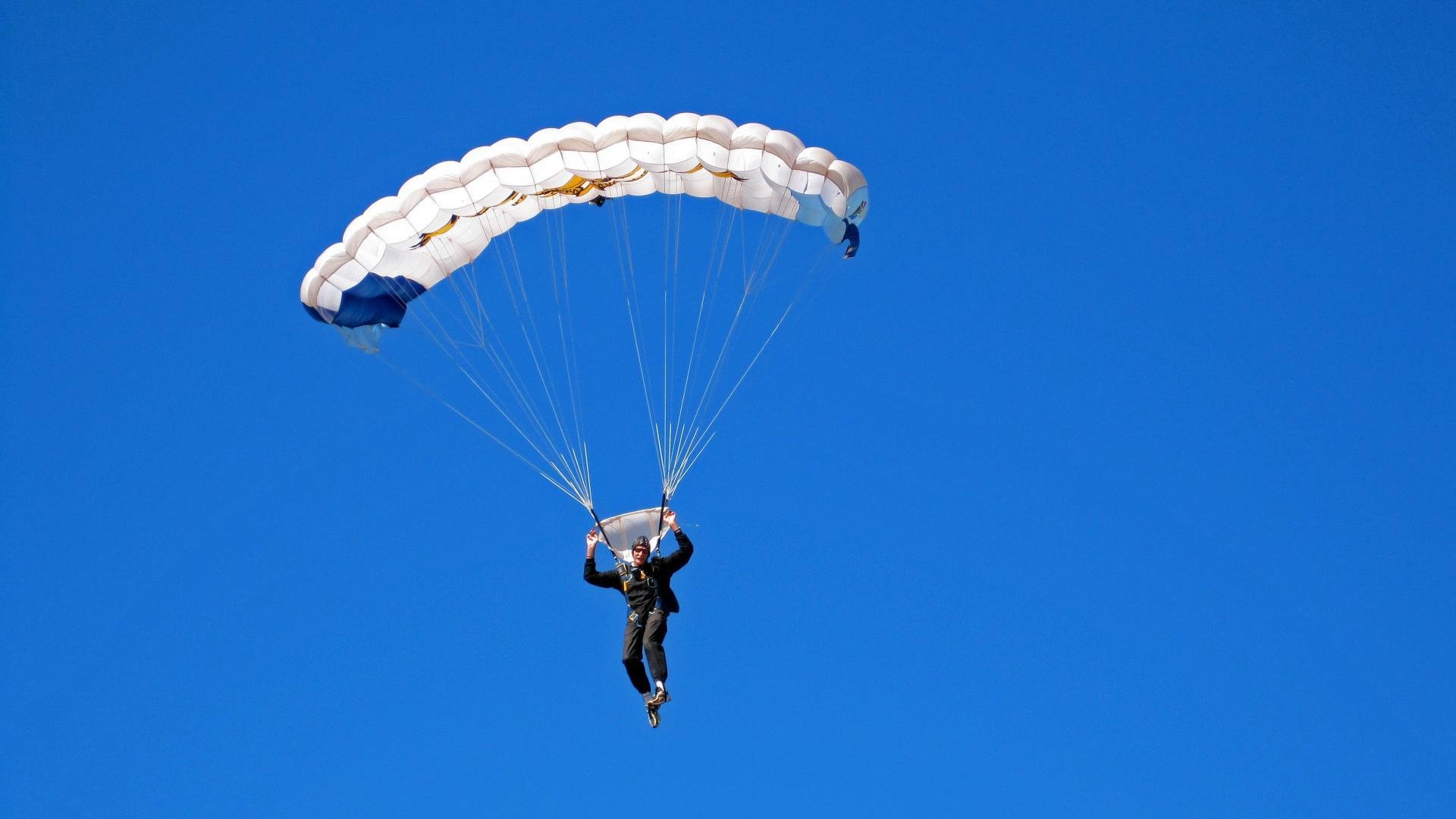 《英雄联盟》冠军联赛季后赛全面开启，冠军争夺激烈，lol季后赛冠军