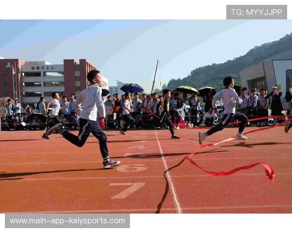 篮球运动在中国中小学特色校建设中的推广机制研究，篮球运动在我国中小学开展的现状