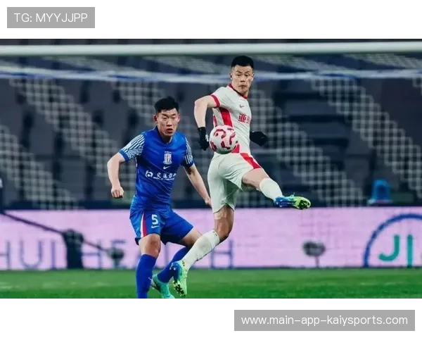 朱辰杰伤愈复出参与对抗，申花防线核心稳