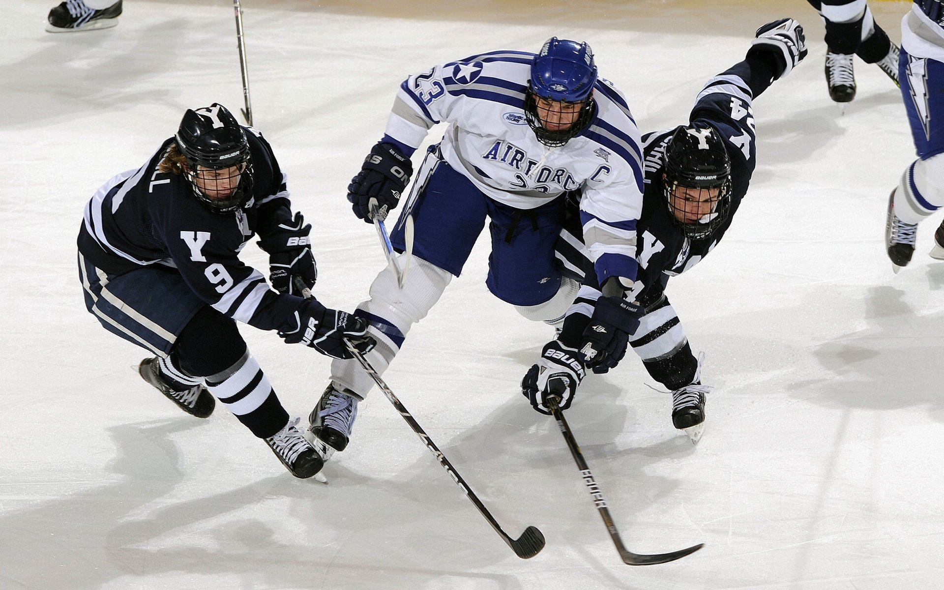 《王者荣耀》荣耀之路全球联赛，冠军队伍激战正酣！